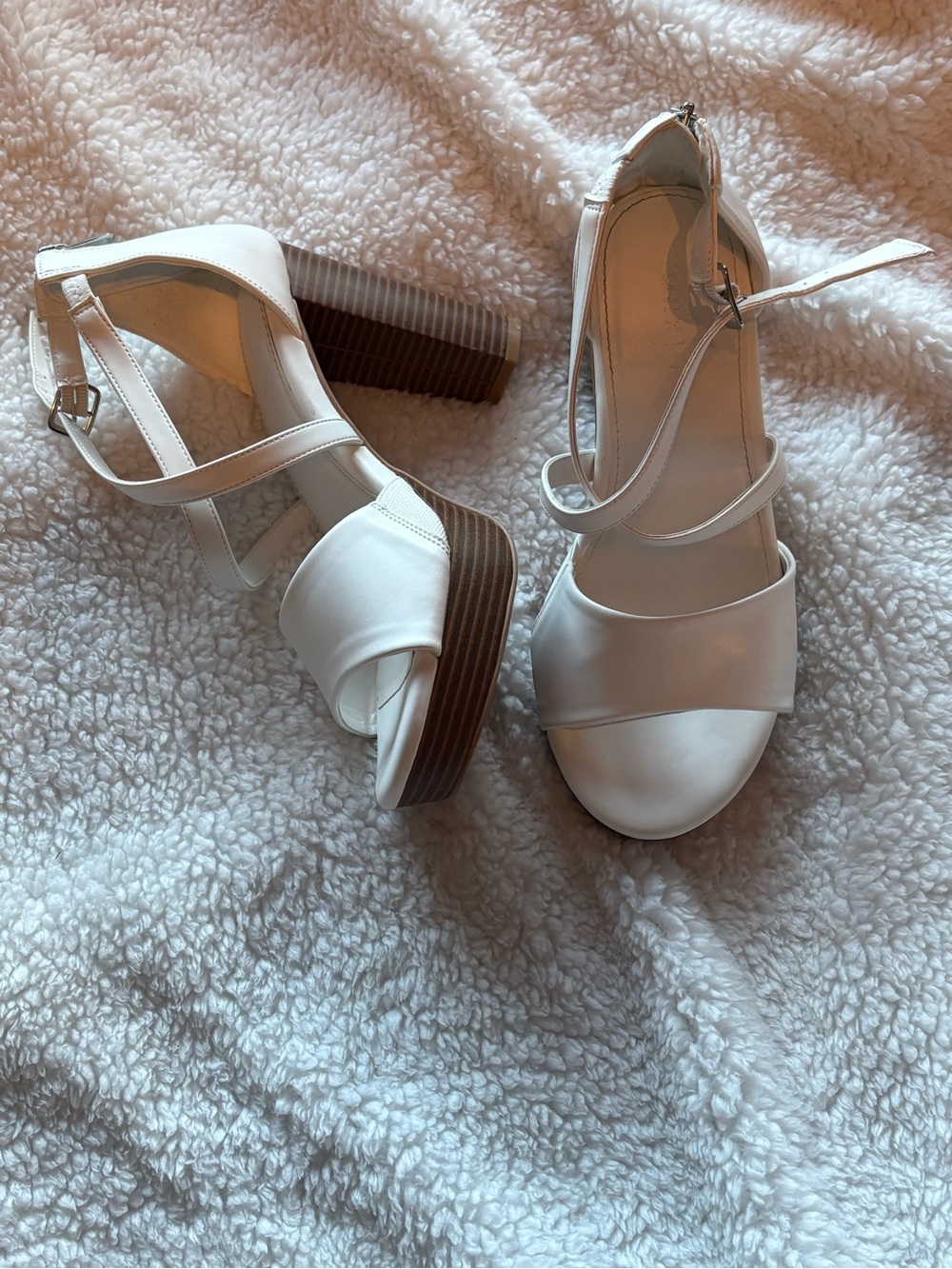 Torrid Crisscross Platform Heeled Sandals WW Size 8.5 White Block Heel